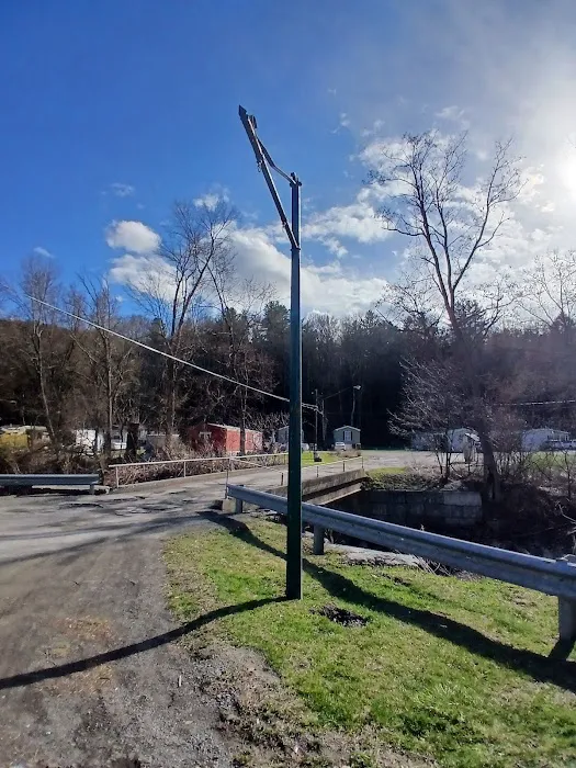 Creekside Mobile Home Park Picture 3