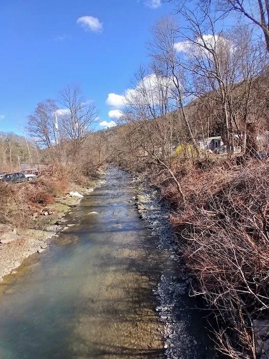 Creekside Mobile Home Park Picture 4