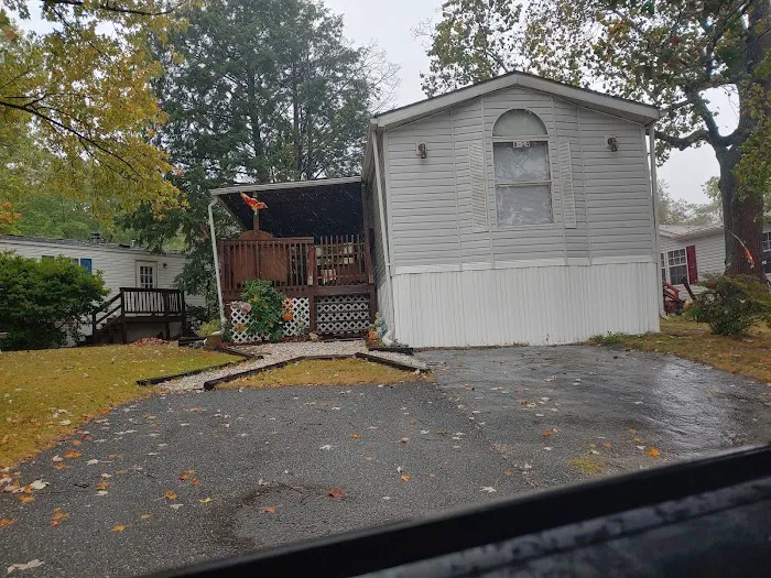 Holiday Mobile Estates Picture 7