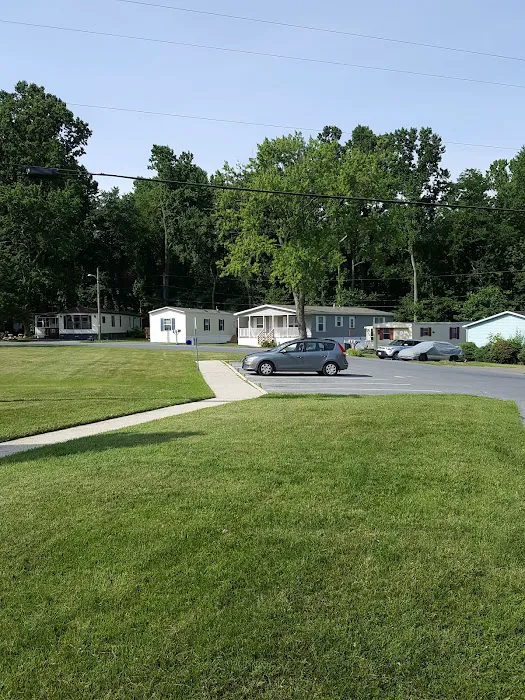 Holiday Mobile Estates Picture 2