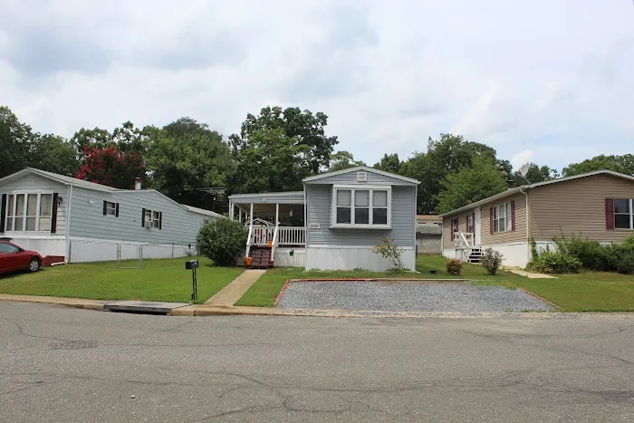 Flower Village Mobile Home Park Picture 3