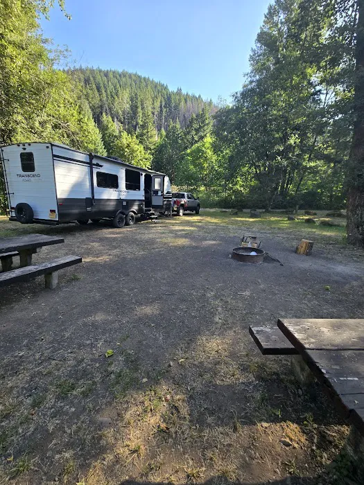 Santiam Flats Campground Picture 4