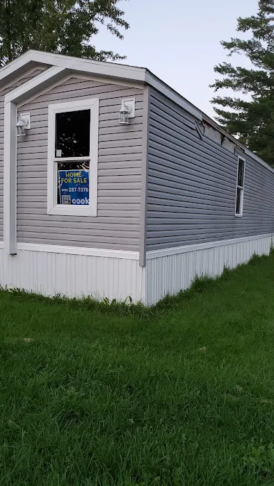 Suburban Rapids Mobile Home Picture 3