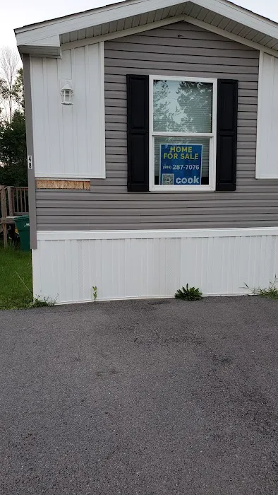 Suburban Rapids Mobile Home Picture 2