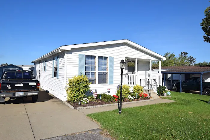 Eagle Crest Manufactured Home Community Picture 2