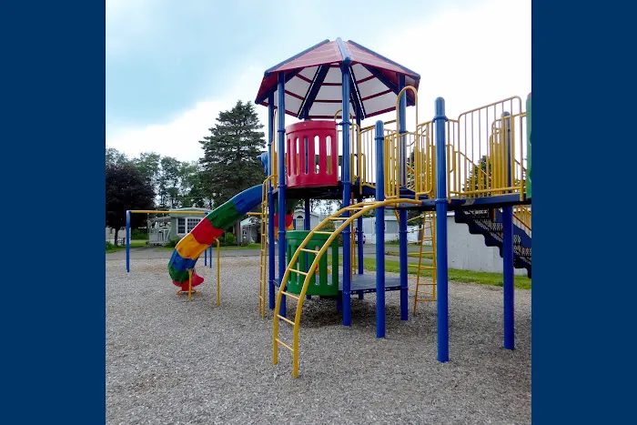 Colonial Village Manufactured Home Community Picture 4