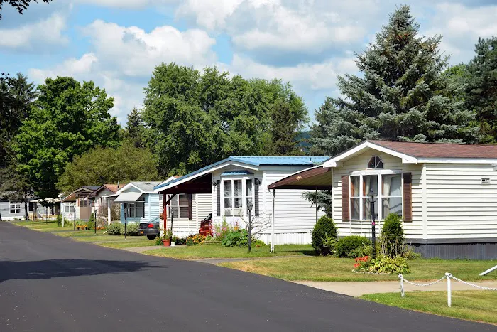 Colonial Village Manufactured Home Community Picture 3