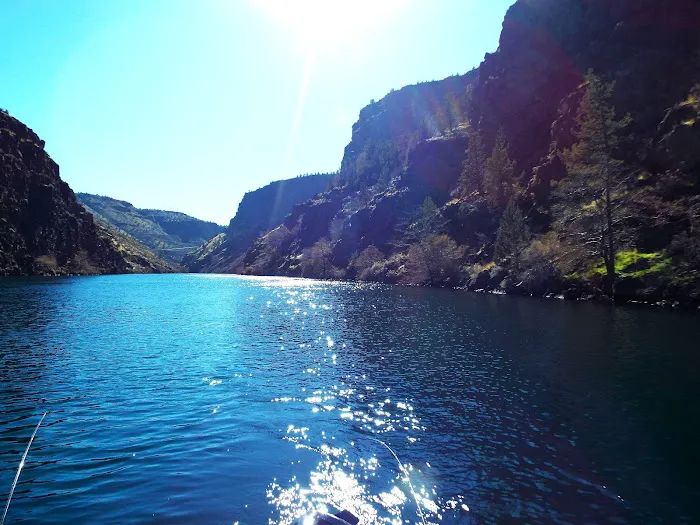 Pelton Park Store & Marina On Lake Simtustus Picture 4