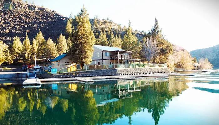 Pelton Park Store & Marina On Lake Simtustus Picture 2