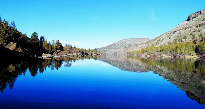 Pelton Park Store & Marina On Lake Simtustus Picture 1