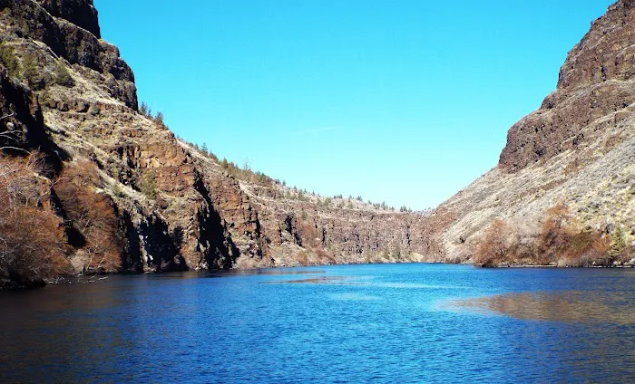 Pelton Park Store & Marina On Lake Simtustus Picture 6