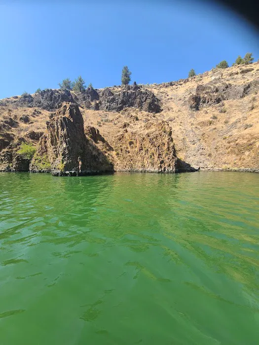 Pelton Park Store & Marina On Lake Simtustus Picture 10