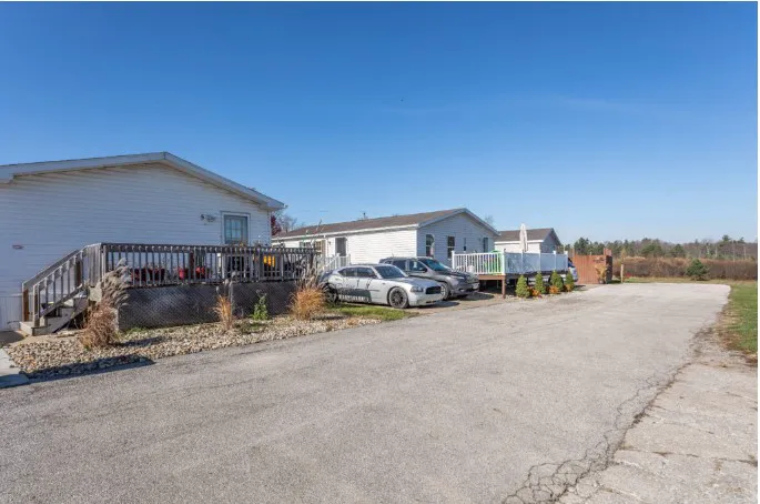 Jacque's Mobile Home Park Picture 4