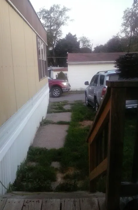 Country Roads Mobile Home Park Picture 1