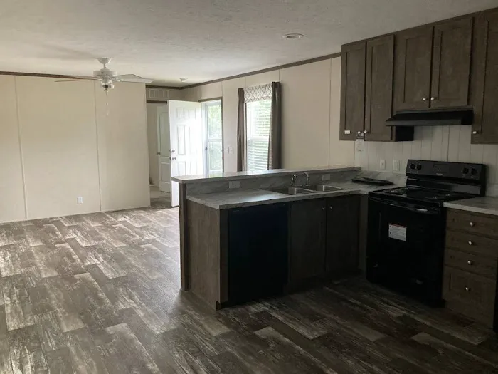 Valley Mobile Home Park Picture 10