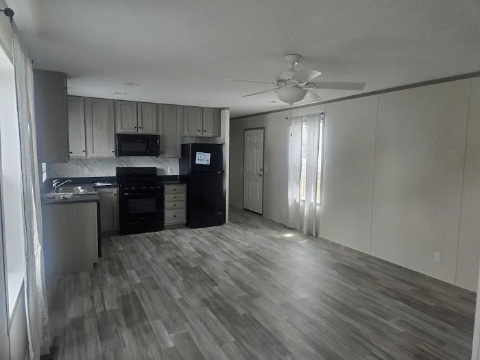 Valley Mobile Home Park Picture 4