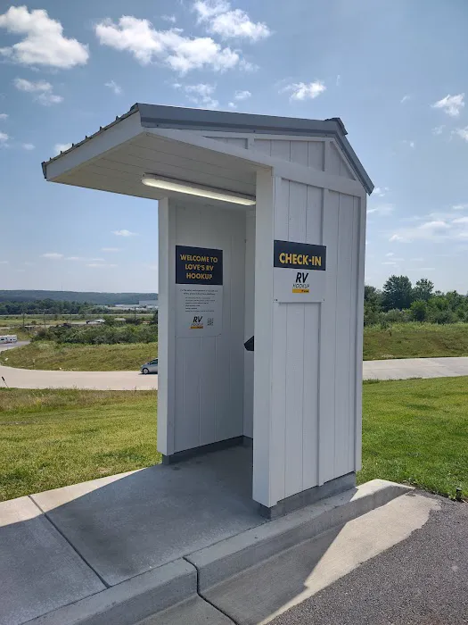 Love's RV Hookup Picture 4