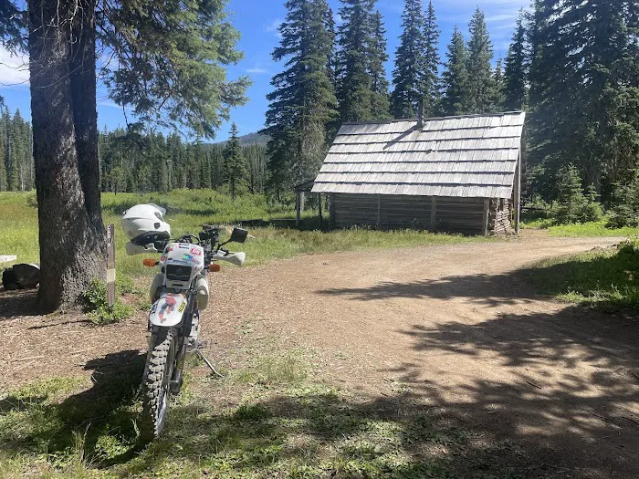 Olallie Meadows Cabin Picture 3