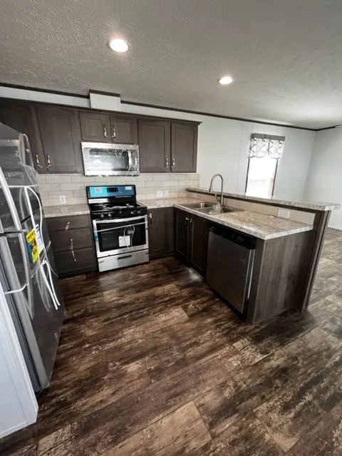 River Oaks MHC Picture 7