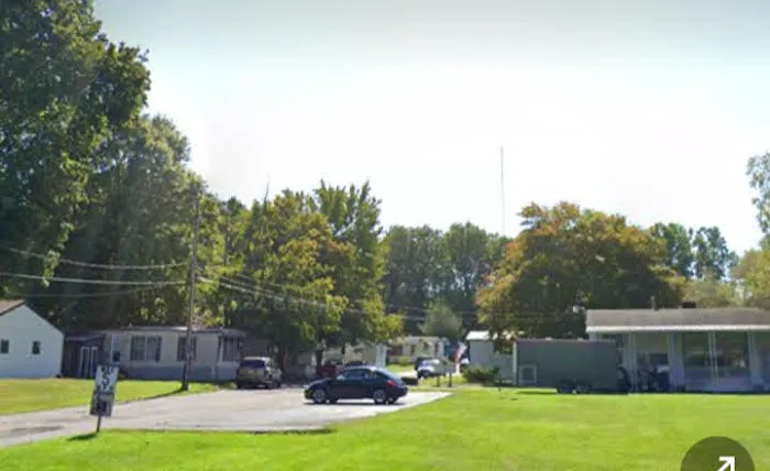 Pin Oaks Mobile Home Park Picture 1