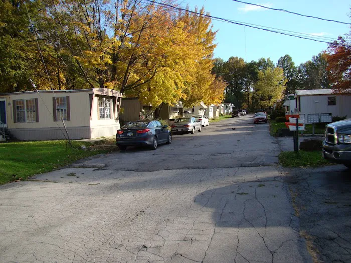 Pin Oaks Mobile Home Park Picture 3