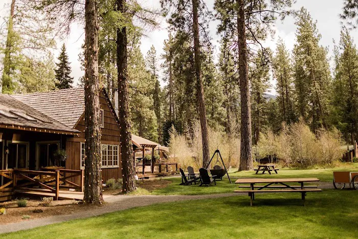 Lake Creek Lodge Picture 6