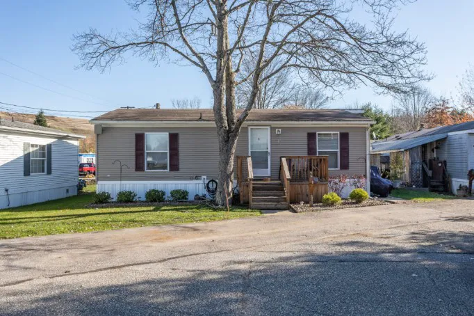 Glenwillow Mobile Home Park Picture 6