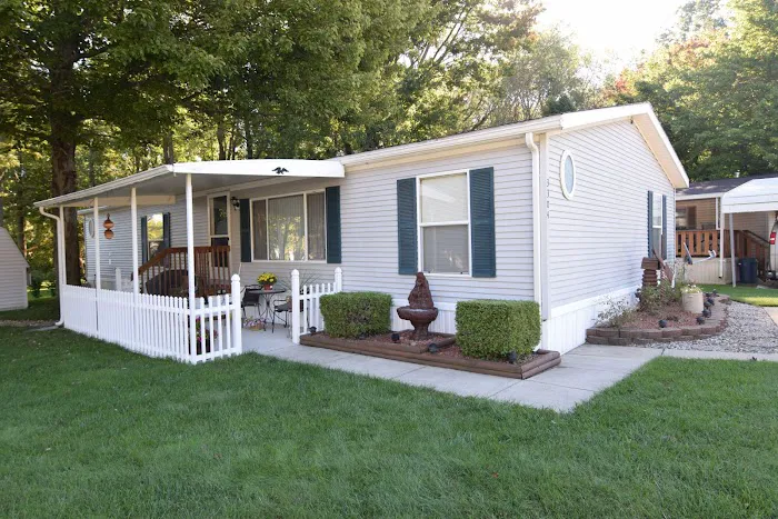 Birchwood Manor Manufactured Home Community Picture 4