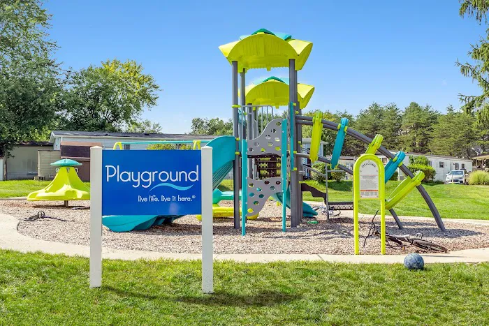 Redwood Estates Manufactured Home Community Picture 5