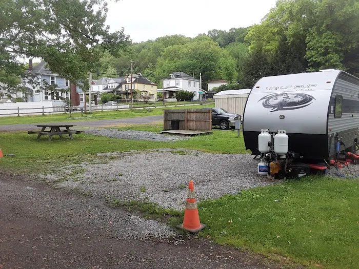Champ Court RV Park trailer park rentals Picture 9