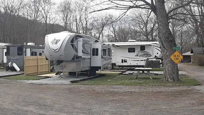 Champ Court RV Park trailer park rentals Picture 5
