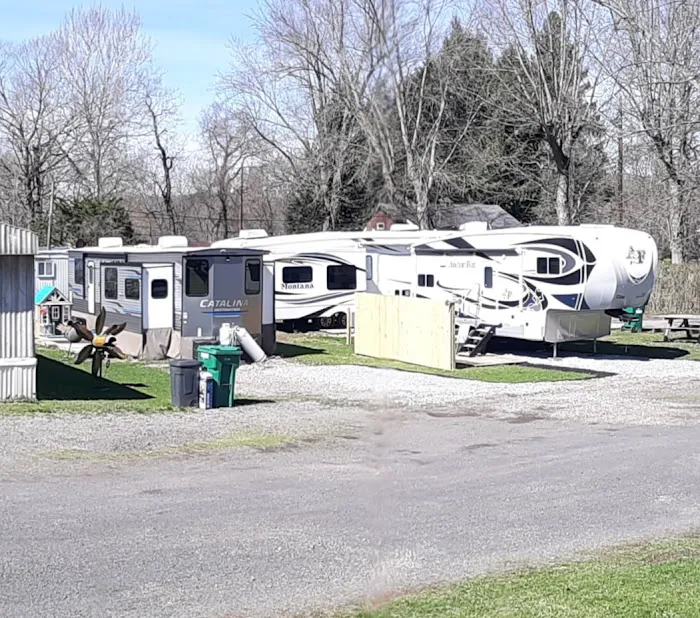 Champ Court RV Park trailer park rentals Picture 10