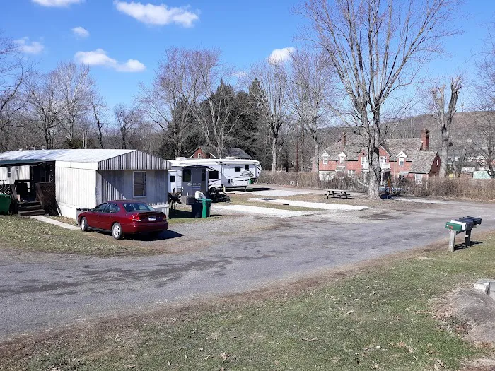 Champ Court RV Park trailer park rentals Picture 7