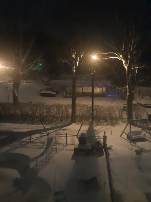 Champ Court RV Park trailer park rentals Picture 4