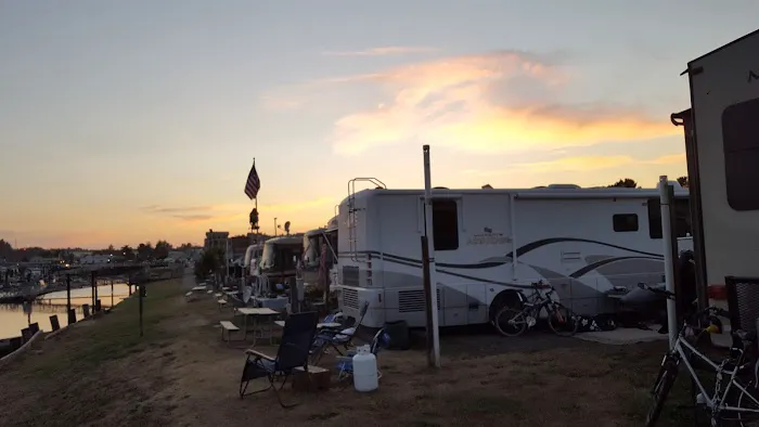 Port of Siuslaw Campground Picture 2