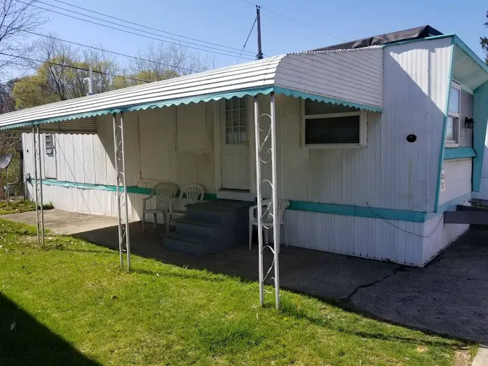 Frank's Mobile Homes-Park Picture 3