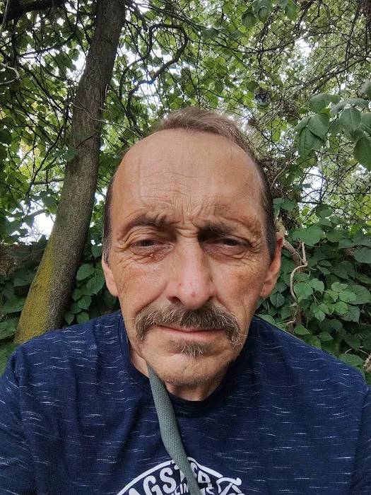 Frank's Mobile Homes-Park Picture 6