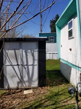 Frank's Mobile Homes-Park Picture 1