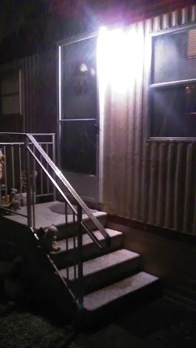 Frank's Mobile Homes-Park Picture 5