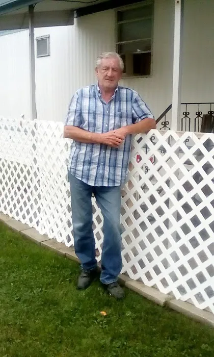 Frank's Mobile Homes-Park Picture 8