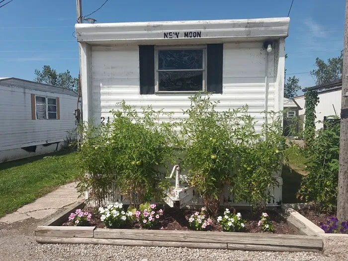 Overlake Mobile Home Park Picture 3