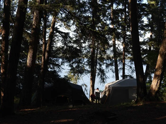 Quiet Nook Cave Lake Picture 1