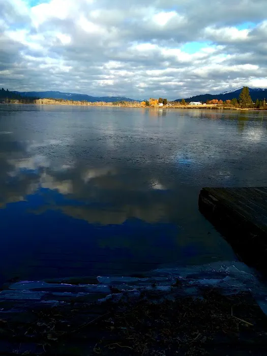 Quiet Nook Cave Lake Picture 4