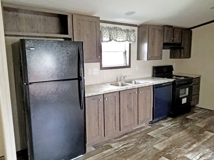 Pleasant Heights Mobile Home Park Picture 6