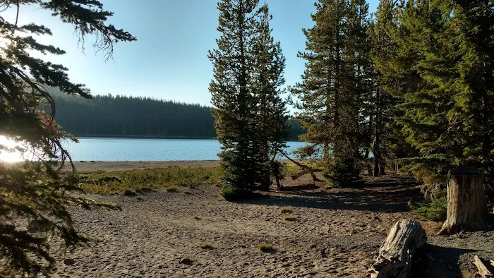 Three Creek Lake Hut Picture 7