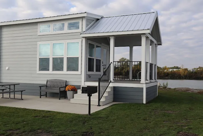 Bayfront Resort at Cross View Picture 3