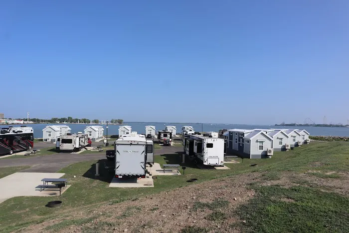 Bayfront Resort at Cross View Picture 6