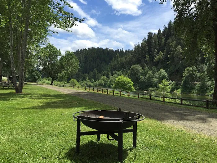 Umpqua Riverfront RV Park & Boat Ramp Picture 8
