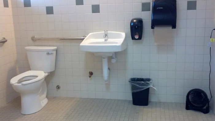 Umpqua Riverfront RV Park & Boat Ramp Picture 1