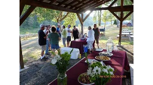 Umpqua Riverfront RV Park & Boat Ramp Picture 3